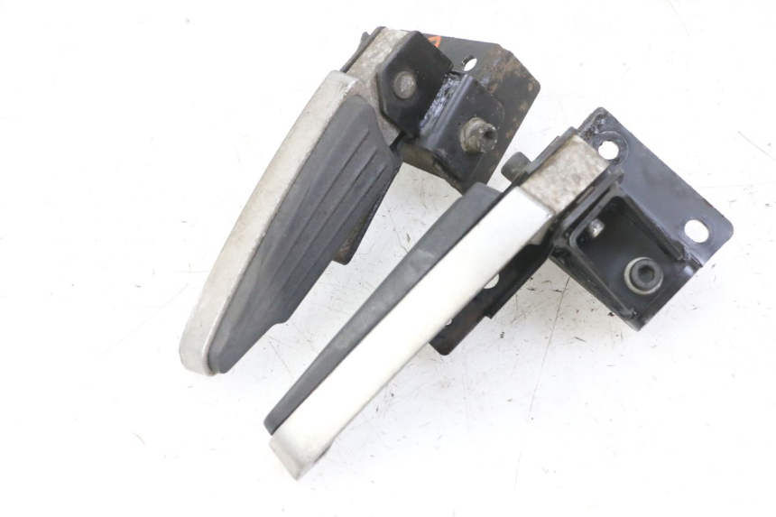 photo de ZESTAW TYLNYCH PODNÓŻKÓW PEUGEOT SATELIS 125 (2013 - 2018) - Punkty mocowania