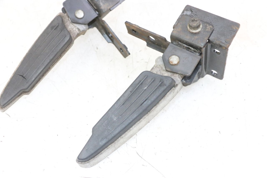 photo de ZESTAW TYLNYCH PODNÓŻKÓW PEUGEOT SATELIS 125 (2013 - 2018) - Punkty mocowania