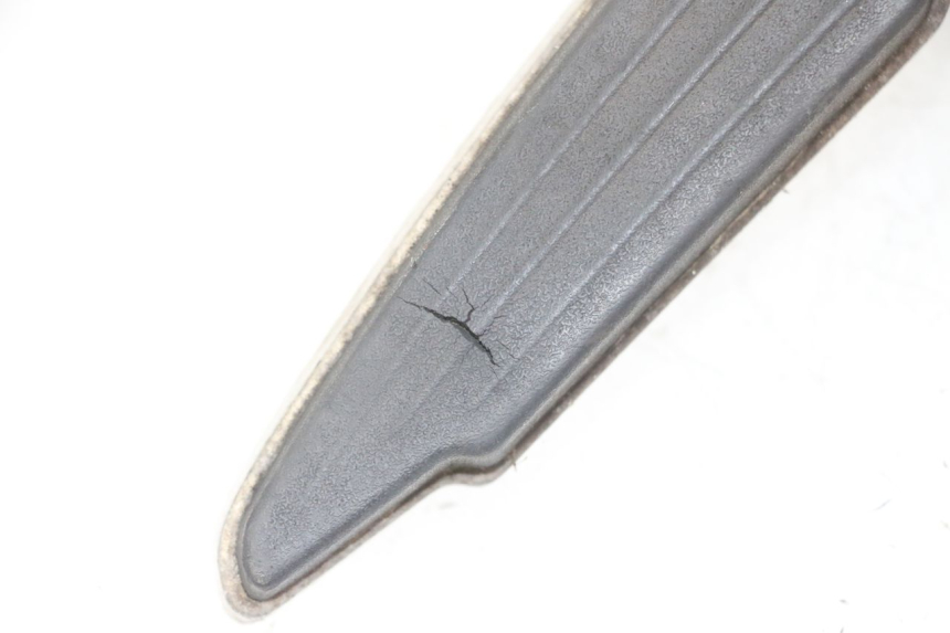 photo de ZESTAW TYLNYCH PODNÓŻKÓW PEUGEOT SATELIS 125 (2013 - 2018) - Stan powierzchni