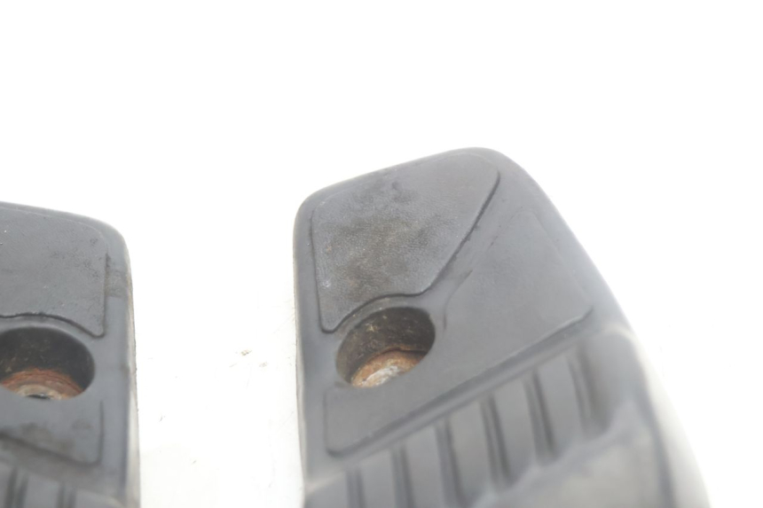 photo de ZESTAW TYLNYCH PODNÓŻKÓW HONDA SCV LEAD 100 (2003 - 2007) - Zbliżenie techniczne