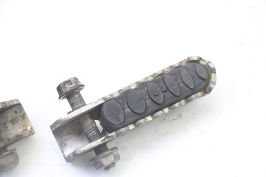 photo de ZESTAW TYLNYCH PODNÓŻKÓW DERBI SENDA SM DRD 50 (2008 - 2013) - Zoom stanu zużycia