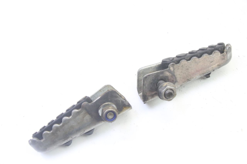 photo de ZESTAW TYLNYCH PODNÓŻKÓW DERBI SENDA SM DRD 50 (2008 - 2013) - Zbliżenie techniczne