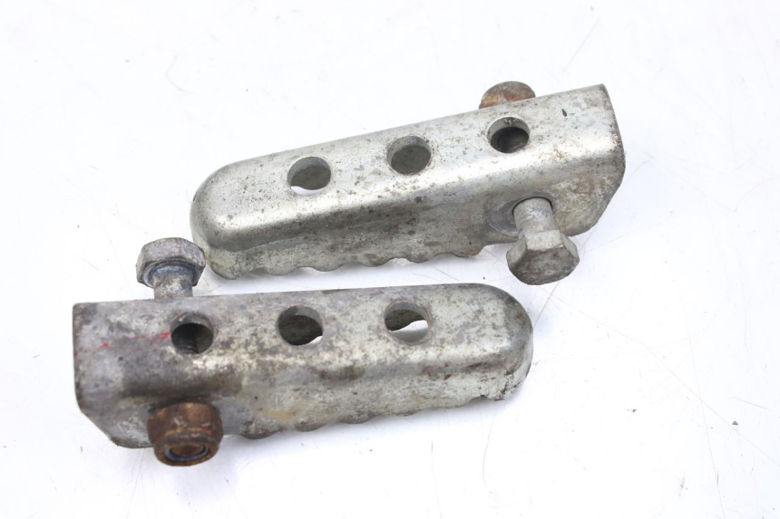 photo de ZESTAW TYLNYCH PODNÓŻKÓW GILERA SMT SUPERMOTARD 50 (2009 - 2017) - Zoom stanu zużycia