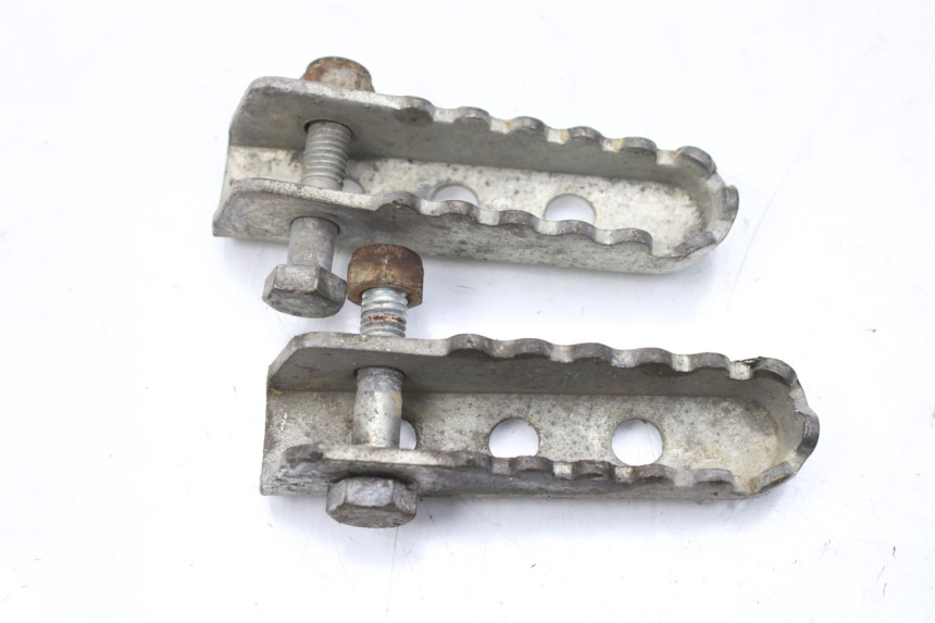 photo de ZESTAW TYLNYCH PODNÓŻKÓW GILERA SMT SUPERMOTARD 50 (2009 - 2017) - Inny kąt widzenia