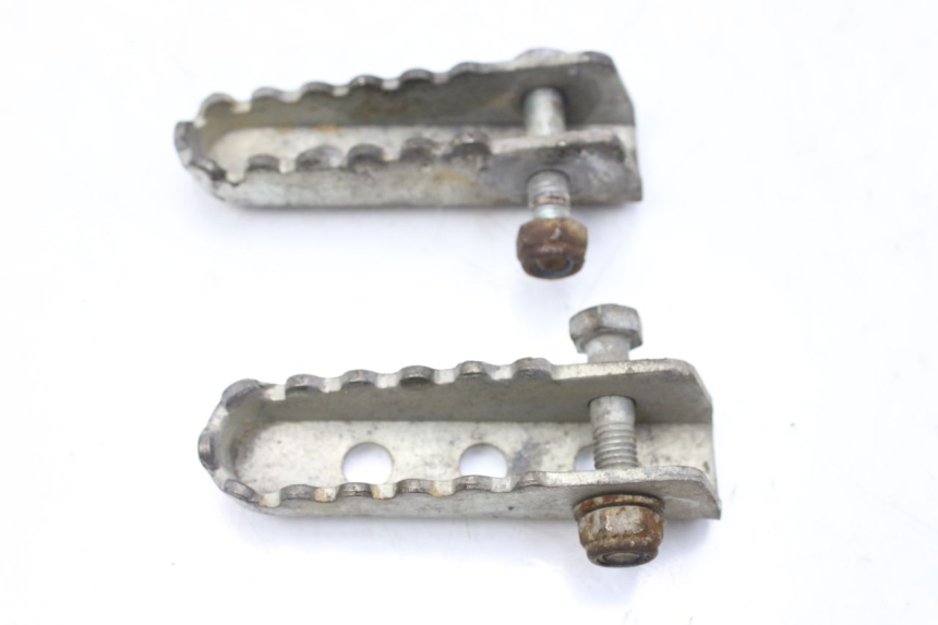 photo de ZESTAW TYLNYCH PODNÓŻKÓW GILERA SMT SUPERMOTARD 50 (2009 - 2017) - Zbliżenie techniczne