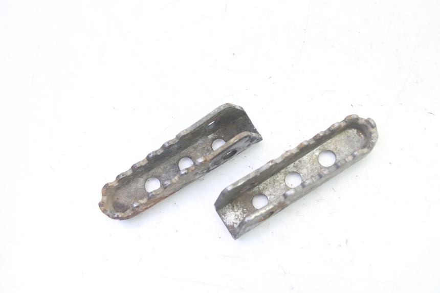 photo de ZESTAW TYLNYCH PODNÓŻKÓW GILERA SMT SUPERMOTARD 50 (2009 - 2017) - Szczegół części