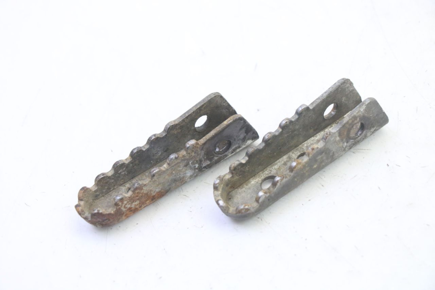 photo de ZESTAW TYLNYCH PODNÓŻKÓW GILERA SMT SUPERMOTARD 50 (2009 - 2017) - Zoom stanu zużycia