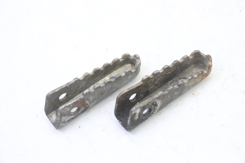 photo de ZESTAW TYLNYCH PODNÓŻKÓW GILERA SMT SUPERMOTARD 50 (2009 - 2017) - Inny kąt widzenia