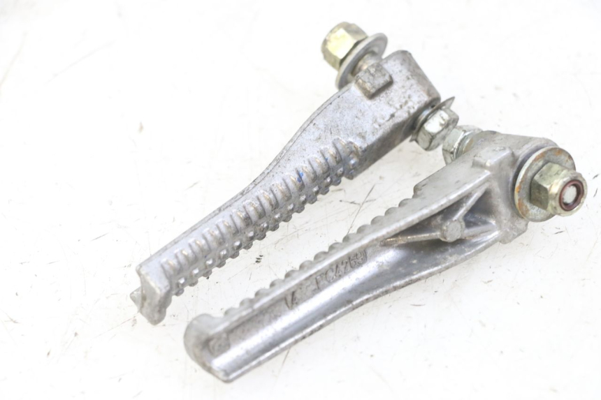 photo de ZESTAW TYLNYCH PODNÓŻKÓW PEUGEOT SPEEDFIGHT 2 LC 50 (2000 - 2009) - Zbliżenie techniczne