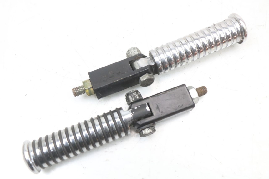 photo de ZESTAW TYLNYCH PODNÓŻKÓW HARLEY DAVIDSON SPORTSTER XL CUSTOM 1200 (2003 - 2004) - Inny kąt widzenia