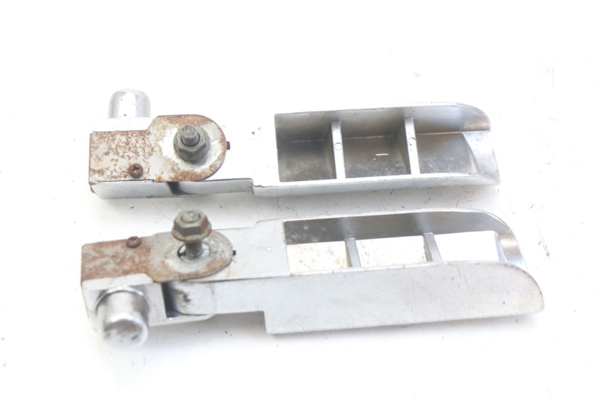 photo de ZESTAW TYLNYCH PODNÓŻKÓW RAZZO STEED 125 (2012 - 2018) - Szczegół części