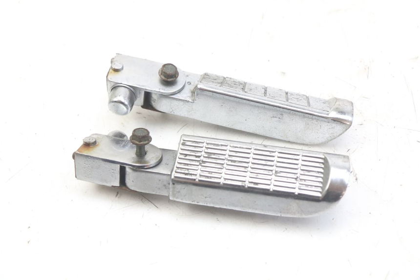 photo de ZESTAW TYLNYCH PODNÓŻKÓW RAZZO STEED 125 (2012 - 2018) - Zoom stanu zużycia