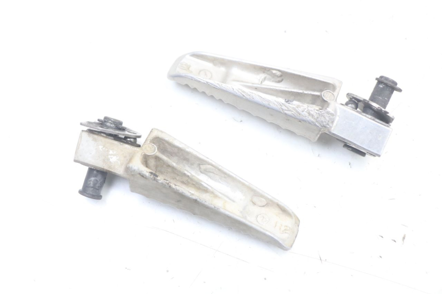 photo de ZESTAW TYLNYCH PODNÓŻKÓW SUZUKI GSR 750 (2011 - 2017) - Inny kąt widzenia