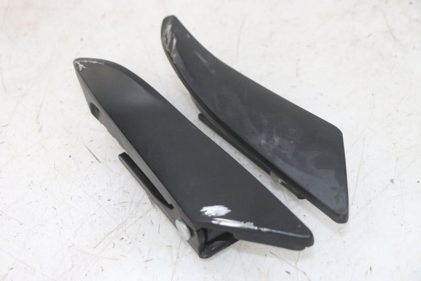 photo de ZESTAW TYLNYCH PODNÓŻKÓW APRILIA SXR 50 (2021 - 2023) - Inny kąt widzenia