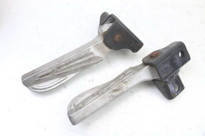 photo de ZESTAW TYLNYCH PODNÓŻKÓW SYM JET 14 4T 50 (2018 - 2022) - Zoom stanu zużycia