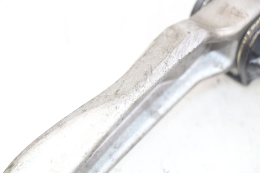 photo de ZESTAW TYLNYCH PODNÓŻKÓW SYM SYMPHONY 125 (2009 - 2015) - Zoom stanu zużycia