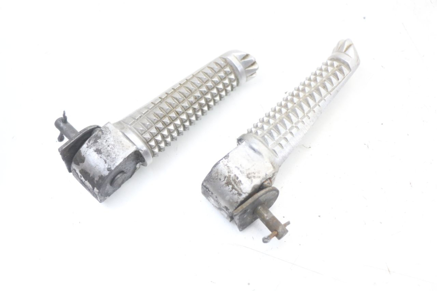 photo de ZESTAW TYLNYCH PODNÓŻKÓW YAMAHA TDR DELTABOX 125 (1997 - 2003) - Zoom stanu zużycia