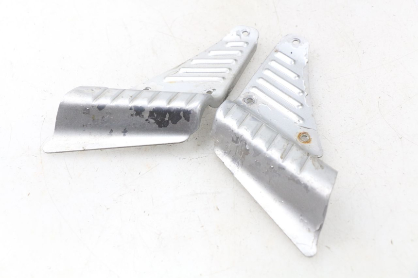 photo de ZESTAW TYLNYCH PODNÓŻKÓW BAOTIAN TRAVEL SPIRIT 50 (2010 - 2012) - Zoom stanu zużycia