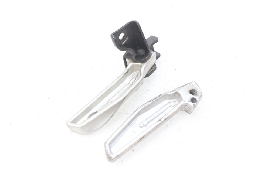 photo de ZESTAW TYLNYCH PODNÓŻKÓW PEUGEOT TWEET 4T 50 (2018 - 2022) - Zbliżenie techniczne