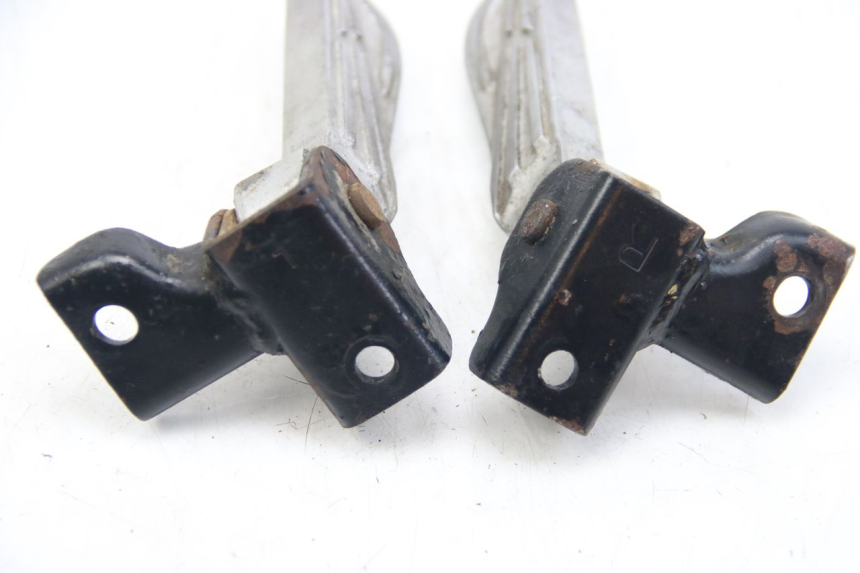 photo de ZESTAW TYLNYCH PODNÓŻKÓW PEUGEOT TWEET 4T 50 (2010 - 2014) - Szczegół części