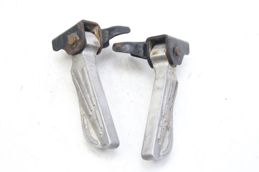 photo de ZESTAW TYLNYCH PODNÓŻKÓW PEUGEOT TWEET 4T 50 (2010 - 2014) - Zoom stanu zużycia