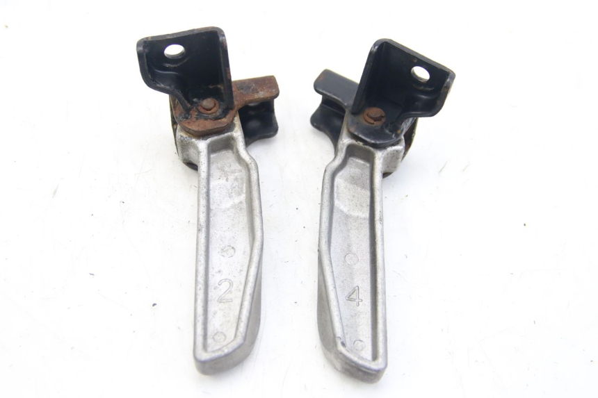 photo de ZESTAW TYLNYCH PODNÓŻKÓW PEUGEOT TWEET 4T 50 (2010 - 2014) - Zbliżenie techniczne