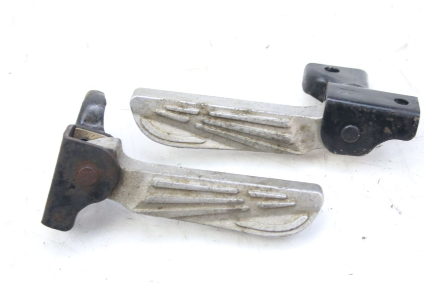 photo de ZESTAW TYLNYCH PODNÓŻKÓW PEUGEOT TWEET 4T 50 (2010 - 2014) - Widok główny