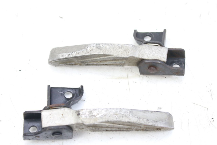 photo de ZESTAW TYLNYCH PODNÓŻKÓW PEUGEOT TWEET 4T 50 (2010 - 2014) - Zoom stanu zużycia