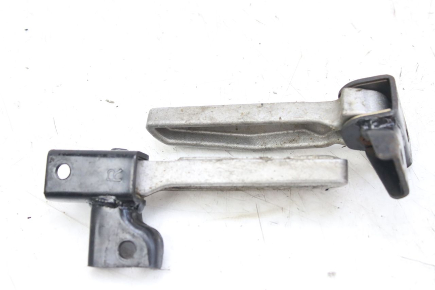 photo de ZESTAW TYLNYCH PODNÓŻKÓW PEUGEOT TWEET 4T 50 (2010 - 2014) - Inny kąt widzenia