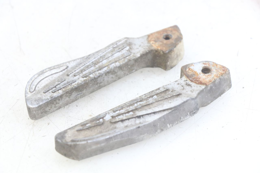 photo de ZESTAW TYLNYCH PODNÓŻKÓW PEUGEOT TWEET 4T 50 (2010 - 2014) - Inny kąt widzenia