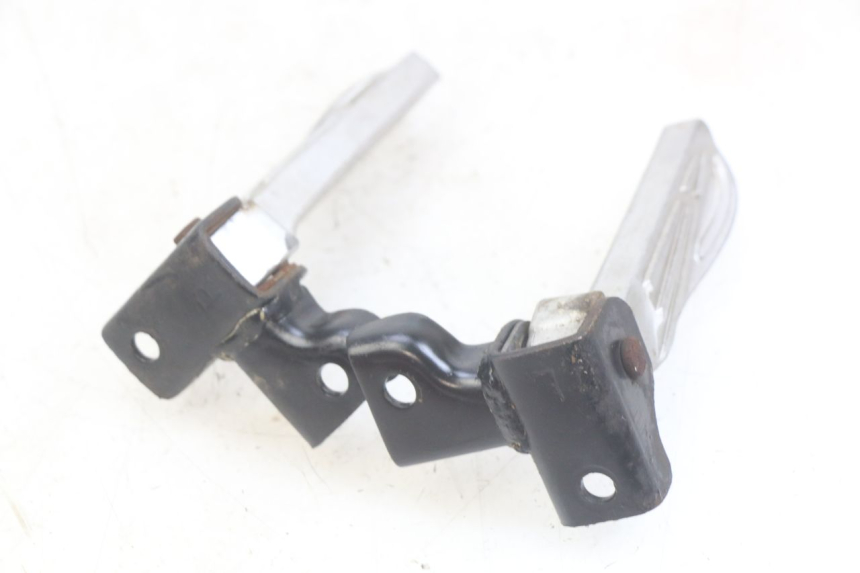 photo de ZESTAW TYLNYCH PODNÓŻKÓW PEUGEOT TWEET 4T 50 (2018 - 2022) - Punkty mocowania