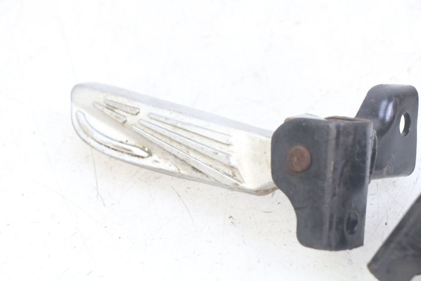 photo de ZESTAW TYLNYCH PODNÓŻKÓW PEUGEOT TWEET 4T 50 (2018 - 2022) - Część sprawdzona