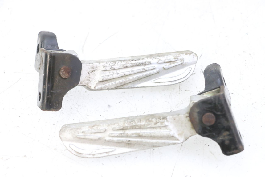 photo de ZESTAW TYLNYCH PODNÓŻKÓW PEUGEOT TWEET 4T 50 (2014 - 2019) - Widok główny