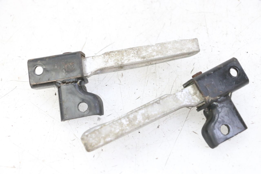 photo de ZESTAW TYLNYCH PODNÓŻKÓW PEUGEOT TWEET 4T 50 (2014 - 2019) - Szczegół części