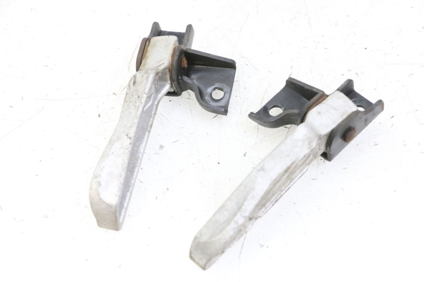 photo de ZESTAW TYLNYCH PODNÓŻKÓW PEUGEOT TWEET 4T 50 (2014 - 2019) - Zbliżenie techniczne