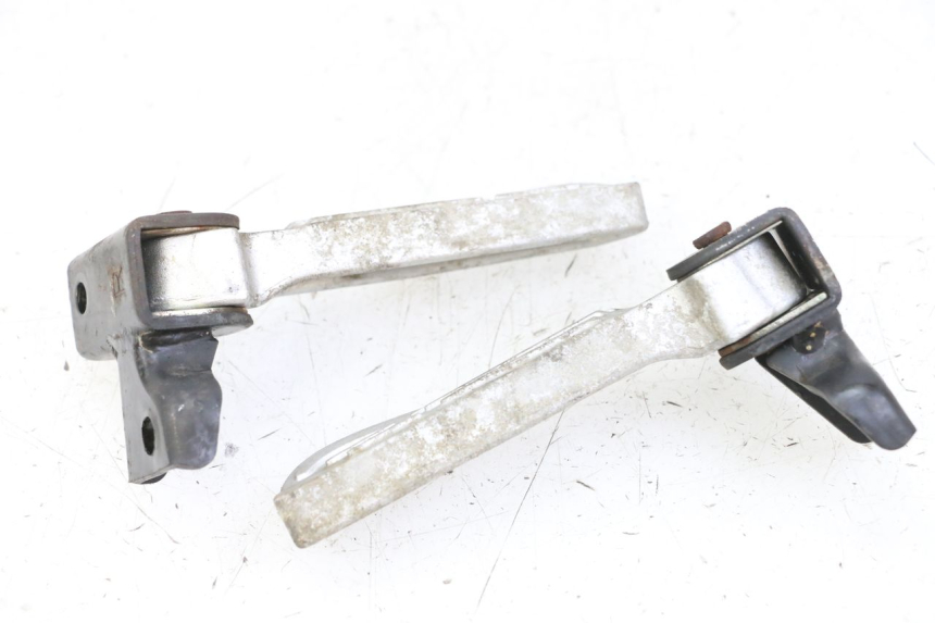 photo de ZESTAW TYLNYCH PODNÓŻKÓW PEUGEOT TWEET 4T 50 (2014 - 2019) - Punkty mocowania