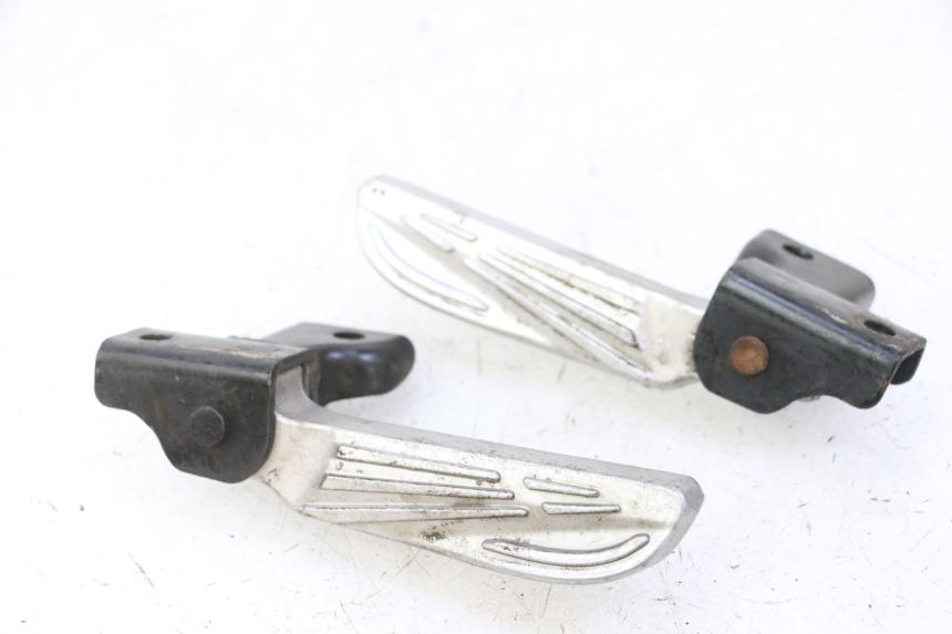 photo de ZESTAW TYLNYCH PODNÓŻKÓW PEUGEOT TWEET 4T 50 (2018 - 2022) - Widok główny