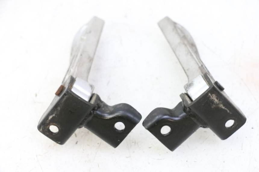 photo de ZESTAW TYLNYCH PODNÓŻKÓW PEUGEOT TWEET 4T 50 (2018 - 2022) - Szczegół części