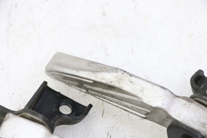 photo de ZESTAW TYLNYCH PODNÓŻKÓW PEUGEOT TWEET 4T 50 (2018 - 2022) - Zbliżenie techniczne