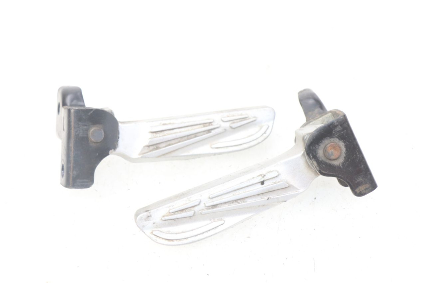 photo de ZESTAW TYLNYCH PODNÓŻKÓW PEUGEOT TWEET ACTIVE 4T 50 (2018 - 2022) - Widok główny