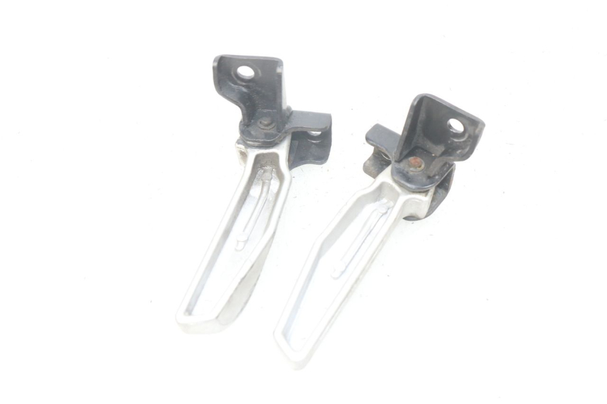 photo de ZESTAW TYLNYCH PODNÓŻKÓW PEUGEOT TWEET ACTIVE 4T 50 (2018 - 2022) - Inny kąt widzenia