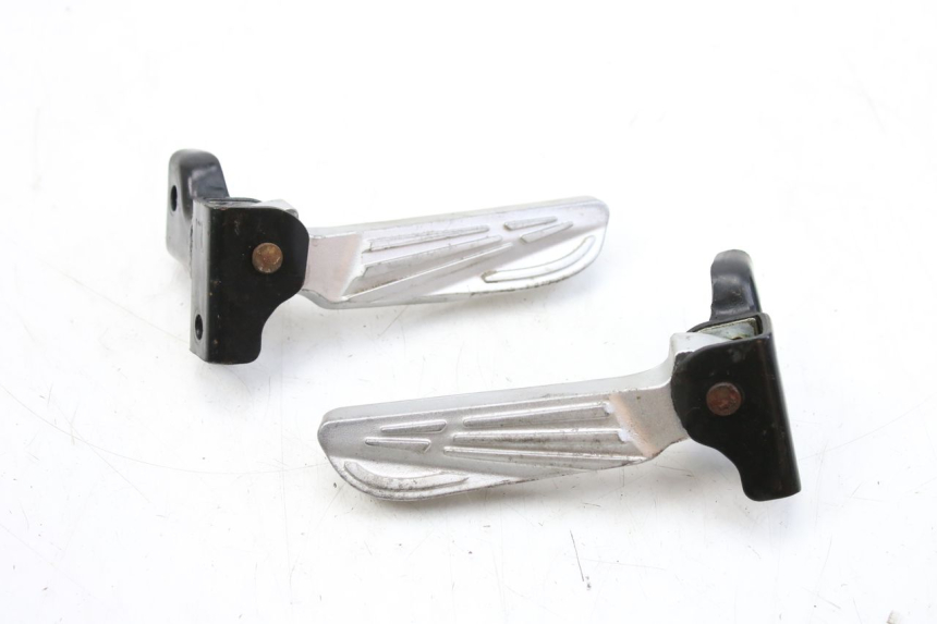 photo de ZESTAW TYLNYCH PODNÓŻKÓW PEUGEOT TWEET 125 (2010 - 2017) - Widok główny