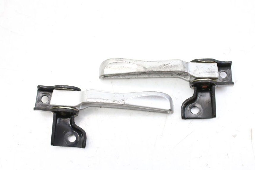 photo de ZESTAW TYLNYCH PODNÓŻKÓW PEUGEOT TWEET 125 (2010 - 2017) - Szczegół części