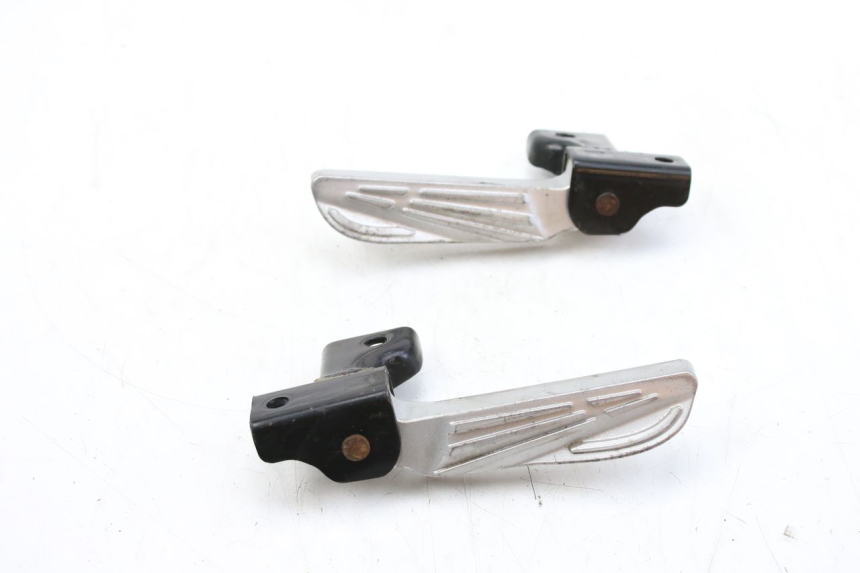 photo de ZESTAW TYLNYCH PODNÓŻKÓW PEUGEOT TWEET 125 (2010 - 2017) - Inny kąt widzenia