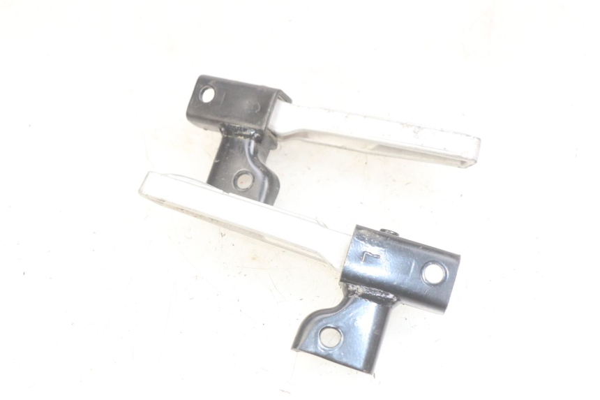 photo de ZESTAW TYLNYCH PODNÓŻKÓW PEUGEOT TWEET 125 (2018 - 2021) - Zoom stanu zużycia