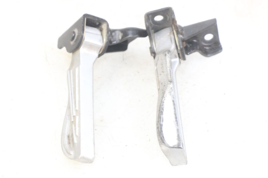 photo de ZESTAW TYLNYCH PODNÓŻKÓW PEUGEOT TWEET 125 (2018 - 2021) - Punkty mocowania