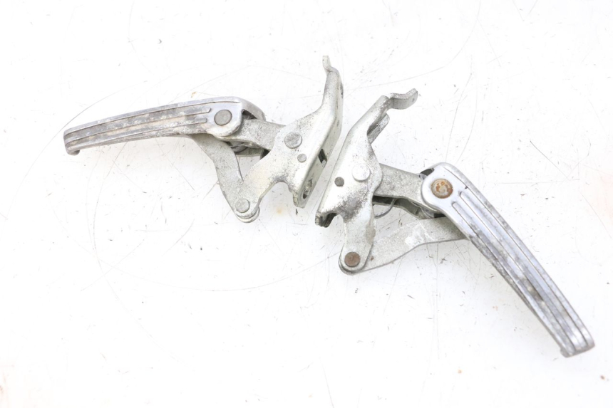 photo de ZESTAW TYLNYCH PODNÓŻKÓW PIAGGIO VESPA GTS SUPER IE 125 (2009 - 2016) - Widok główny