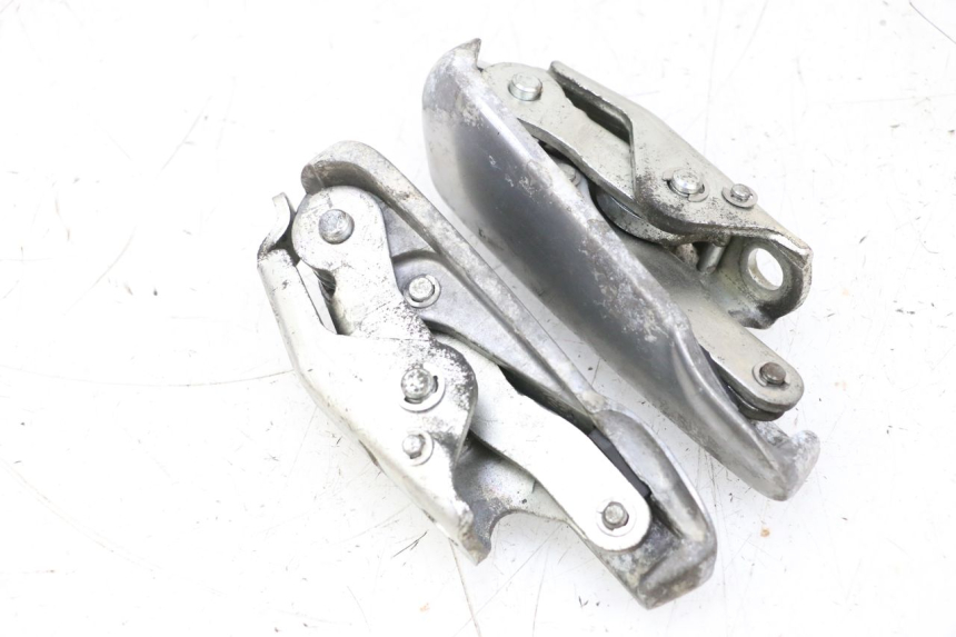 photo de ZESTAW TYLNYCH PODNÓŻKÓW PIAGGIO VESPA GTS SUPER IE 125 (2009 - 2016) - Szczegół części