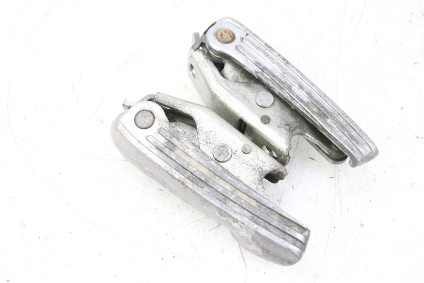 photo de ZESTAW TYLNYCH PODNÓŻKÓW PIAGGIO VESPA GTS SUPER IE 125 (2009 - 2016) - Zoom stanu zużycia