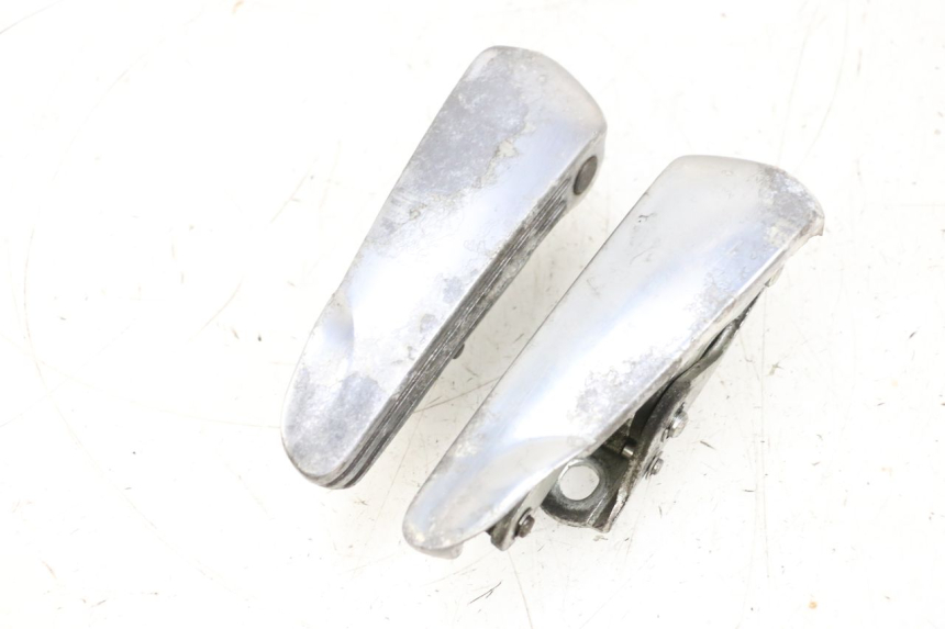 photo de ZESTAW TYLNYCH PODNÓŻKÓW PIAGGIO VESPA GTS SUPER IE 125 (2009 - 2016) - Oznaczenia i referencje